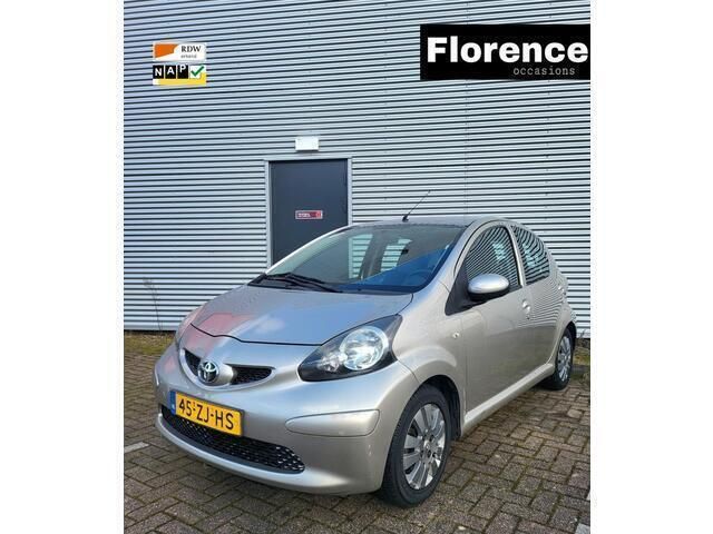 Beige Occasion 2008 Toyota Aygo Hatchback | € 1.999 (Eerlijke prijs) - Afbeelding 1/4