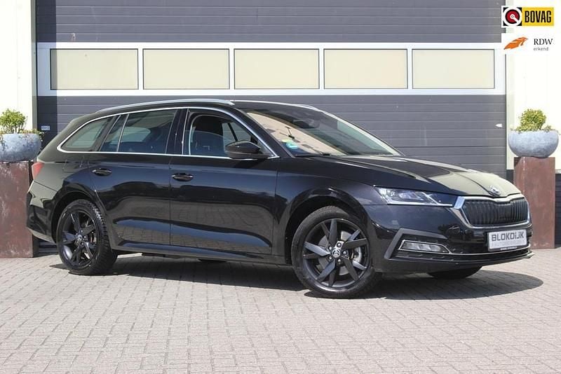 Zwart Gebruikt 2022 Skoda Octavia Style Stationwagen | € 23.900 (Super prijs) - Afbeelding 1/4