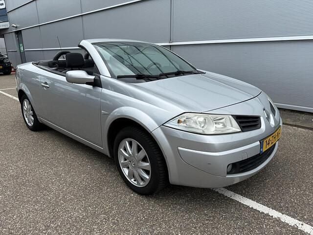 Grijs Gebruikt 2008 Renault Mégane Cabriolet Dynamique Cabriolet | € 4.250 (Eerlijke prijs) - Afbeelding 1/4