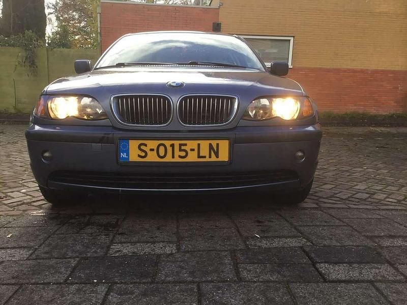 Blauw Gebruikt 2001 BMW 325 Executive Stationwagen | € 6.500 (Eerlijke prijs) - Afbeelding 1/4