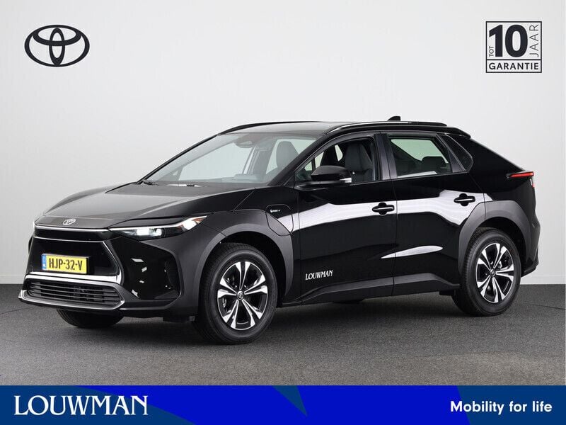 Attitude black metallic (donker zwart metallic) Gebruikt 2025 Toyota bZ4X Active SUV | € 36.495 (Goede deal) - Afbeelding 1/4