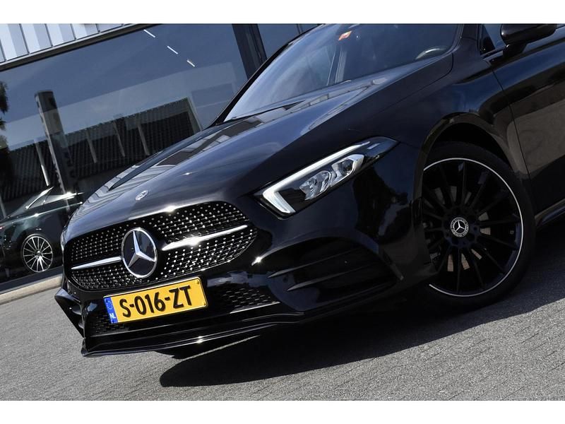 Occasion Mercedes A250 AMG line 218 PK (160 kW) 2021 Zwart Hatchback