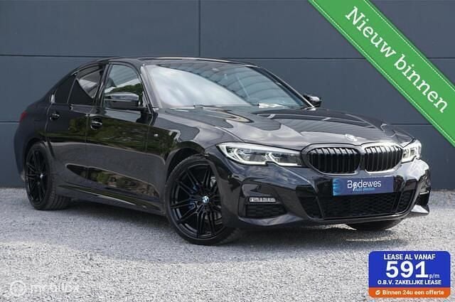 Zwart Gebruikt 2022 BMW 318 Executive Sedan | € 36.890 (Eerlijke prijs) - Afbeelding 1/4