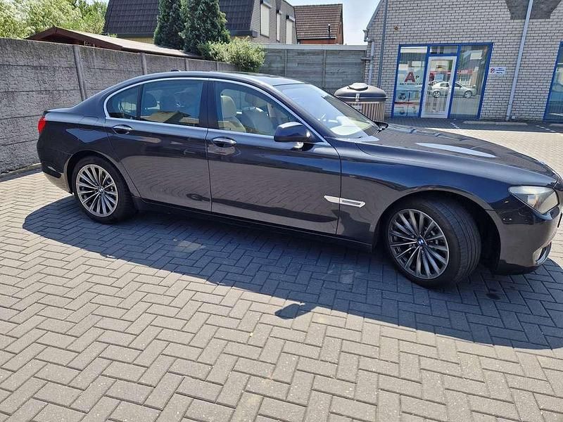 Zwart Gebruikt 2010 BMW 740 Executive Sedan | € 15.000 - Afbeelding 1/4