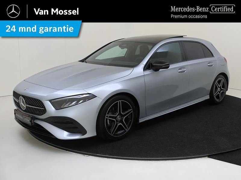 Grijs Gebruikt 2024 Mercedes A180 AMG line Hatchback | € 35.945 (Eerlijke prijs) - Afbeelding 1/4