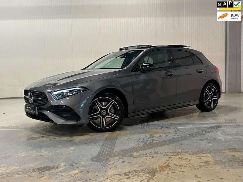 Grijs Gebruikt 2024 Mercedes A250 AMG Hatchback | € 42.900 (Duur) - Afbeelding 1/4