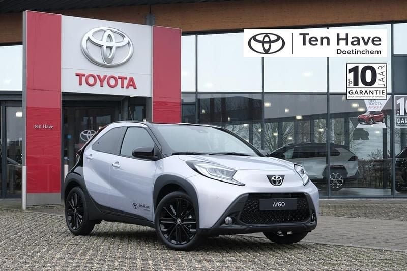 Paars Gebruikt 2025 Toyota Aygo Premium Hatchback | € 25.900 - Afbeelding 1/4