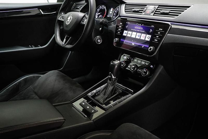 Occasion Skoda Superb Business Line 150 PK (110 kW) 2020 Geel Hatchback