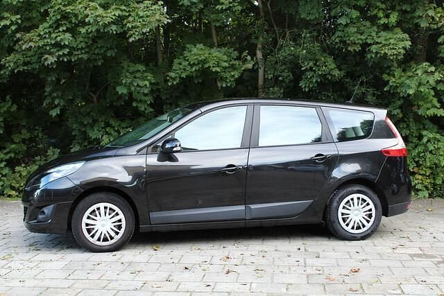 Zwart Gebruikt 2010 Renault Grand Scénic III Expression MPV | € 2.749 (Eerlijke prijs) - Afbeelding 1/4