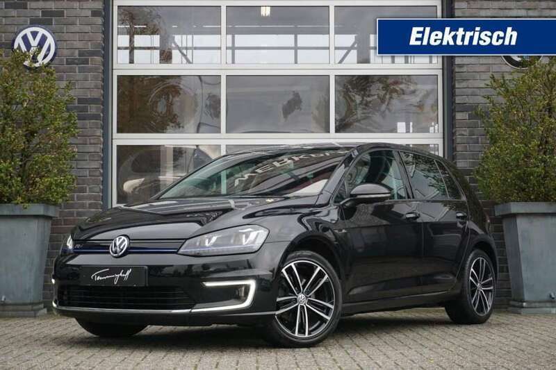 Zwart Gebruikt 2015 VW e-Golf R-line Hatchback | € 12.950 (Iets duurder) - Afbeelding 1/4
