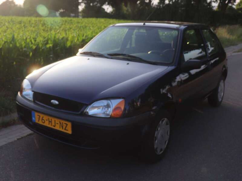 Blauw Gebruikt 2001 Ford Fiesta Hatchback | € 1.300 (Eerlijke prijs) - Afbeelding 1/4