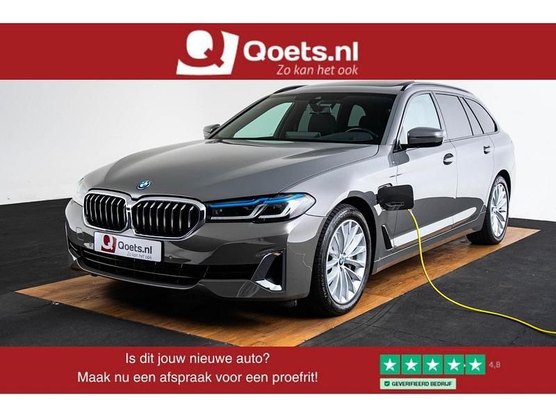 Grijs Gebruikt 2022 BMW 530 Comfort Edition Stationwagen | € 46.950 (Iets duurder) - Afbeelding 1/4