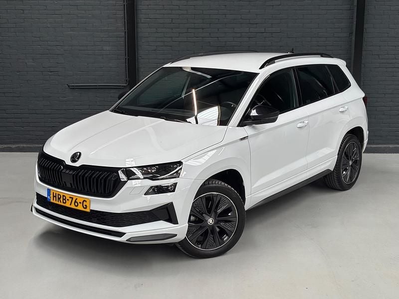 Wit Gebruikt 2023 Skoda Karoq Business Line SUV | € 35.725 (Eerlijke prijs) - Afbeelding 1/4