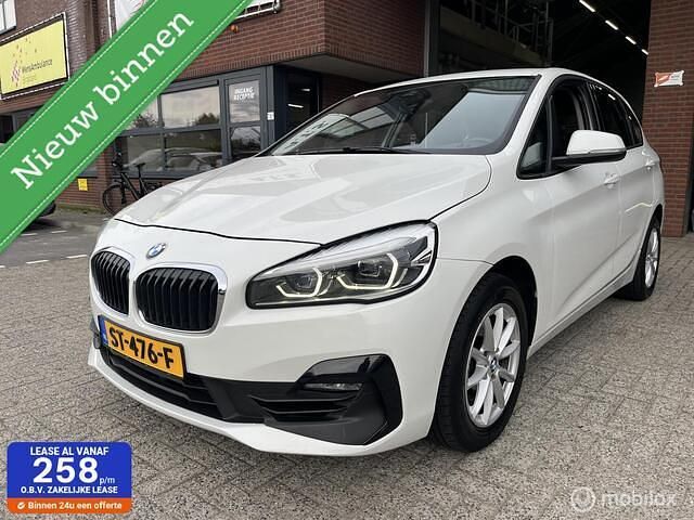 Wit Gebruikt 2018 BMW 218 Executive Stationwagen | € 15.950 (Super prijs) - Afbeelding 1/4