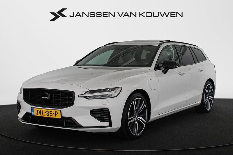 Wit Occasion 2026 Volvo V60 R-Design Stationwagen | € 33.445 (Goede deal) - Afbeelding 1/4
