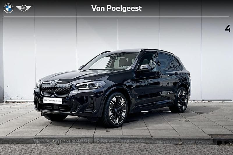 M carbonschwarz metallic (416) (zwart metallic) Gebruikt 2024 BMW iX3 Executive SUV | € 56.900 (Eerlijke prijs) - Afbeelding 1/4
