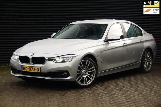 Grijs Gebruikt 2016 BMW 330 Executive Sedan | € 14.900 (Goede deal) - Afbeelding 1/4