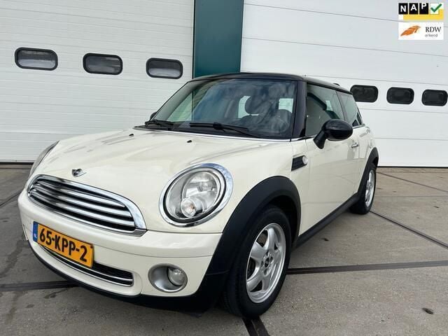 Wit Gebruikt 2010 Mini Cooper Business Hatchback | € 5.925 (Eerlijke prijs) - Afbeelding 1/4