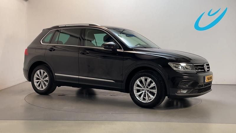 Zwart Gebruikt 2020 VW Tiguan Comfortline SUV | € 20.850 (Goede deal) - Afbeelding 1/3