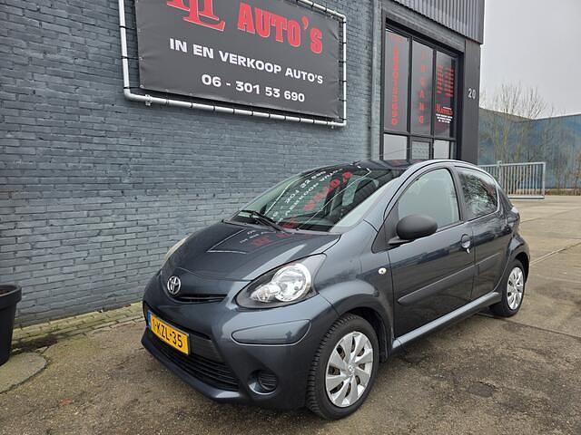 Occasion Toyota Aygo 68 PK (50 kW) 2013 Grijs (metallic) Hatchback