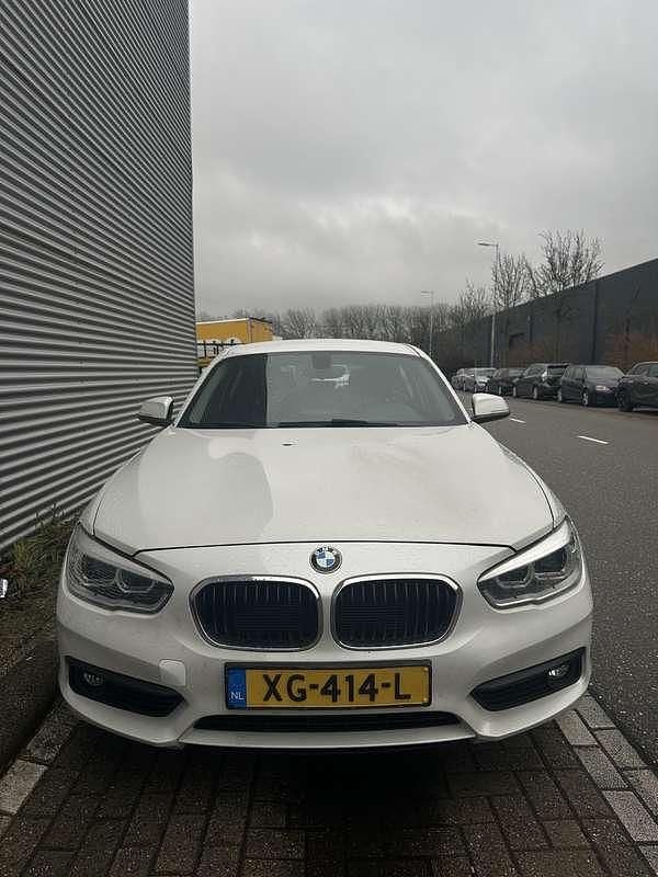 Wit Occasion 2019 BMW 116 Executive Hatchback | € 9.500 (Super prijs) - Afbeelding 1/4