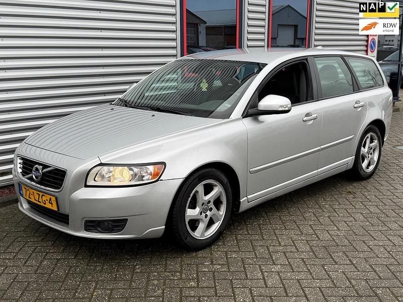 Grijs Occasion 2010 Volvo V50 Stationwagen | € 1.999 (Eerlijke prijs) - Afbeelding 1/4