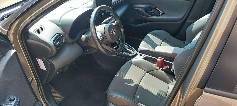 Occasion Toyota Yaris Hybrid 92 PK (67 kW) 2021 Brons Hatchback