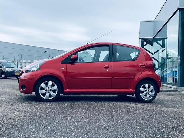 Occasion Toyota Aygo 68 PK (50 kW) 2010 Rood Hatchback