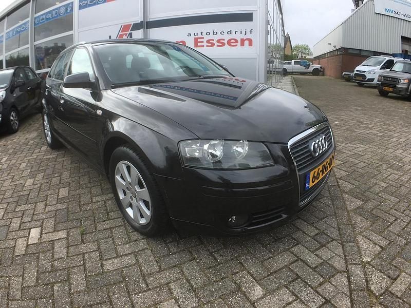 Grijs Gebruikt 2005 Audi A3 Sportback Ambiente Hatchback | € 3.250 (Eerlijke prijs) - Afbeelding 1/4