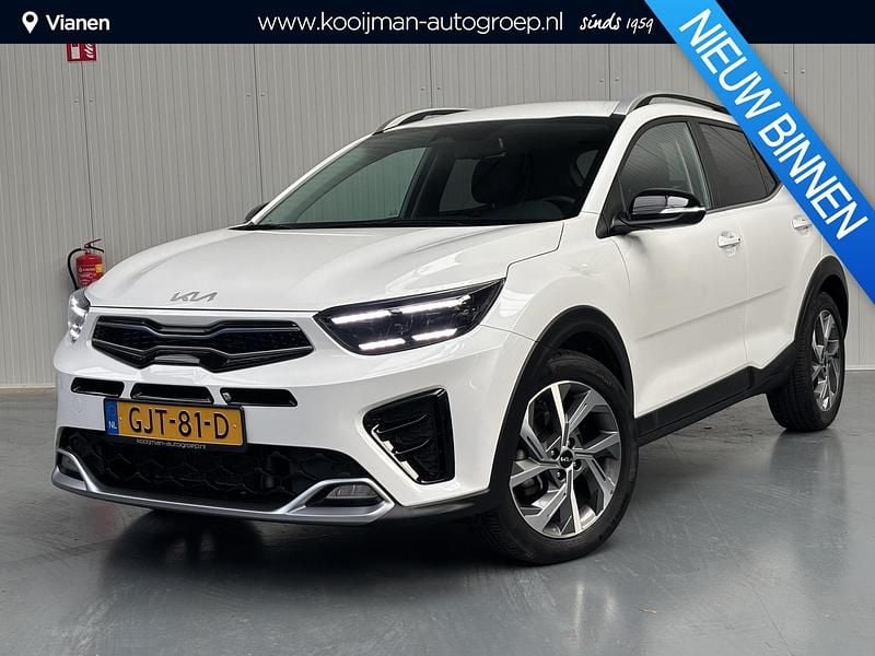 Snow white pearl m Gebruikt 2024 Kia Stonic GT-Line SUV | € 25.950 (Iets duurder) - Afbeelding 1/4