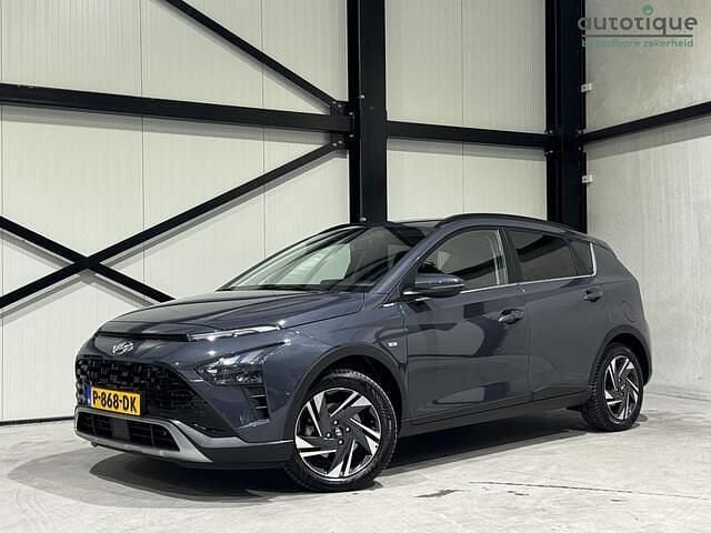 Grijs Gebruikt 2022 Hyundai Bayon Premium SUV | € 15.940 (Goede deal) - Afbeelding 1/4