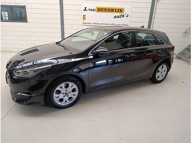 Zwart Occasion 2022 Kia Ceed Hatchback | € 17.750 (Eerlijke prijs) - Afbeelding 1/4
