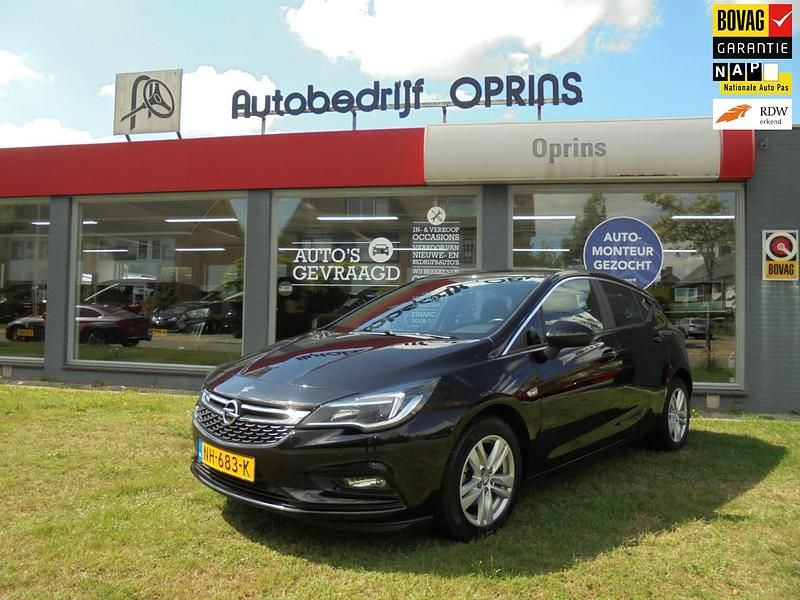 Zwart Gebruikt 2017 Opel Astra Business Hatchback | € 12.949 (Eerlijke prijs) - Afbeelding 1/4