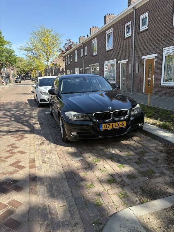 Zwart Gebruikt 2010 BMW 318 Sedan | € 6.500 (Eerlijke prijs) - Afbeelding 1/4