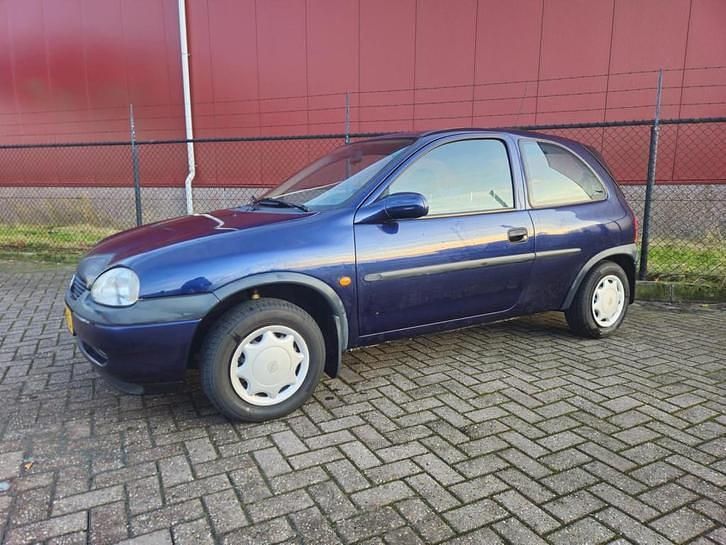 Blauw Occasion 1998 Opel Corsa Hatchback | € 999 (Eerlijke prijs) - Afbeelding 1/4