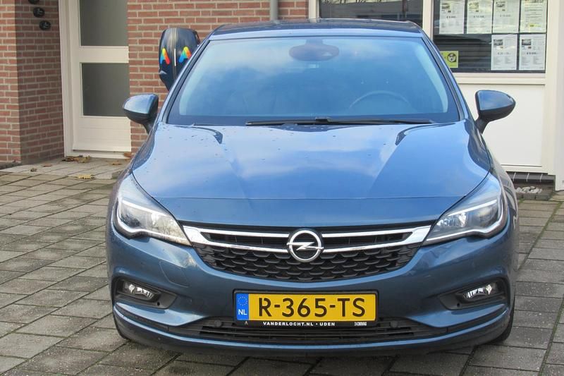 Blauw Gebruikt 2017 Opel Astra Innovation Hatchback | € 11.990 (Goede deal) - Afbeelding 1/4