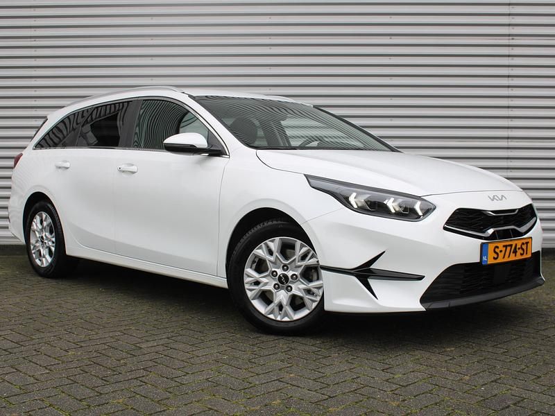 Occasion Kia Ceed 2023 Wit Hatchback