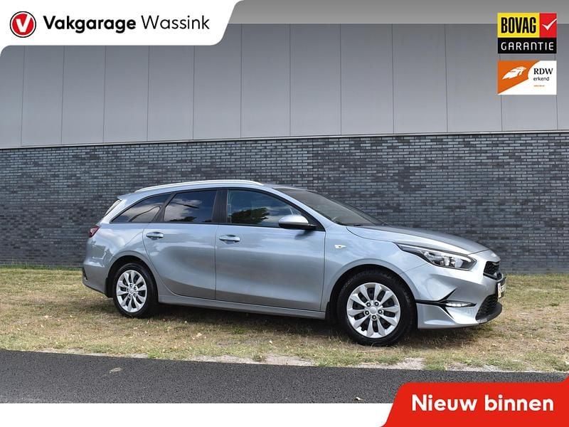 Zilver Gebruikt 2022 Kia Ceed Comfort Hatchback | € 15.940 (Eerlijke prijs) - Afbeelding 1/4
