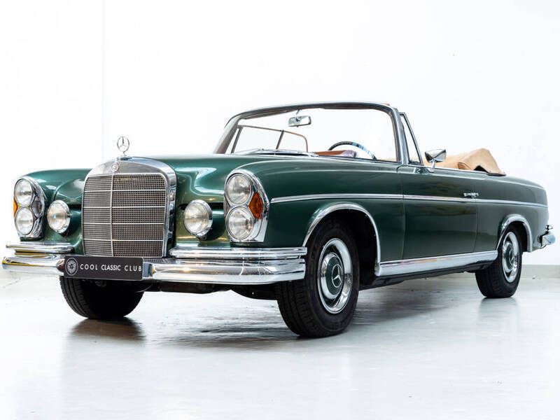 Groenmoosgrün metallic 834 Gebruikt 1967 Mercedes 300 SE Cabriolet | € 295.000 - Afbeelding 1/3