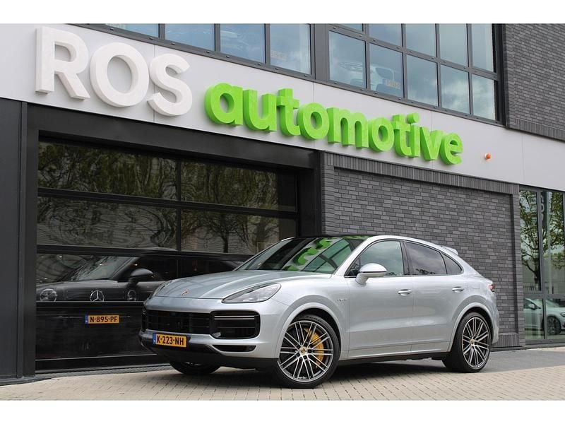 Grijs Gebruikt 2020 Porsche Cayenne Turbo S SUV | € 92.950 (Eerlijke prijs) - Afbeelding 1/4