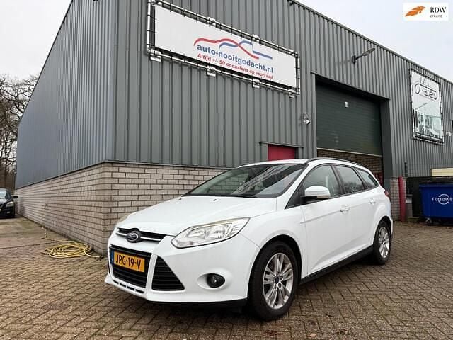 Wit Gebruikt 2012 Ford Focus Trend Stationwagen | € 2.995 (Super prijs) - Afbeelding 1/4
