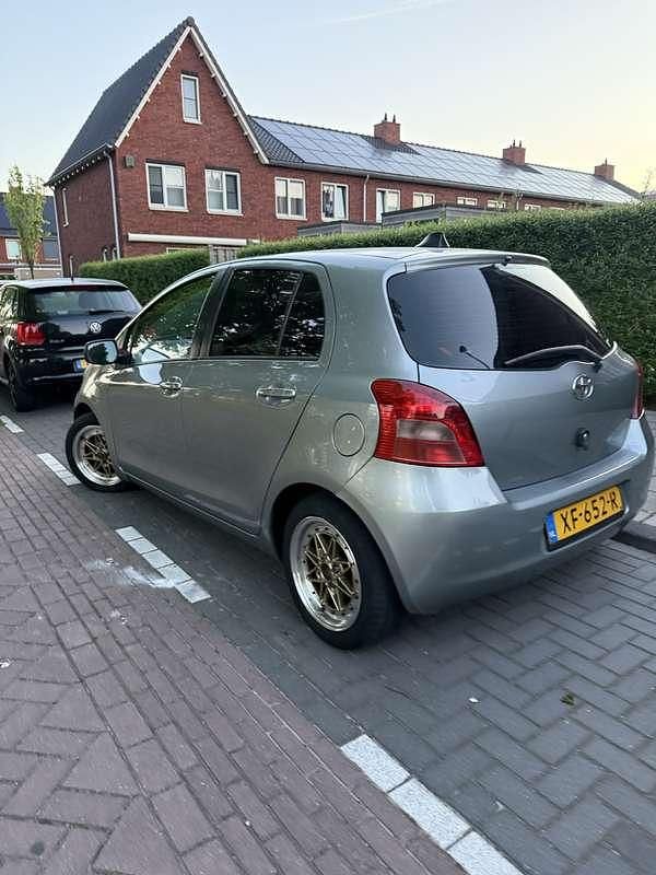 Gebruikt 2006 Toyota Yaris Executive Sedan | € 1.950 (Duur) - Afbeelding 1/4