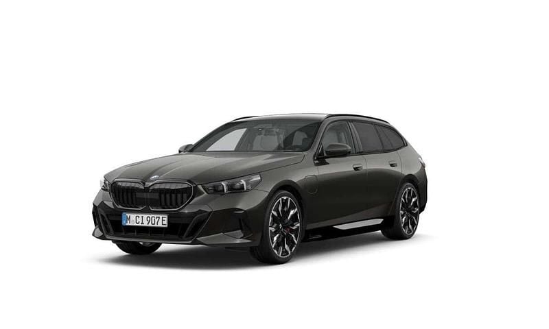 Grijs Occasion 2025 BMW 550e Comfort Edition Stationwagen | € 117.305 - Afbeelding 1/4