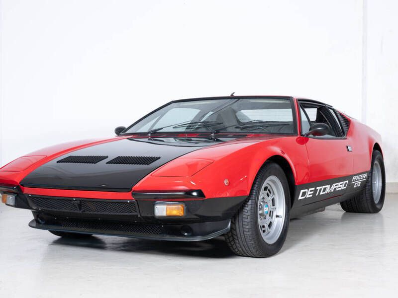 Roodred over satin black Gebruikt 1981 De Tomaso Pantera Coupé | € 159.500 - Afbeelding 1/3