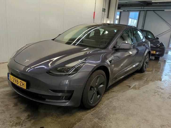 Grijs Gebruikt 2021 Tesla Model 3 Standard Range Sedan | € 23.400 (Eerlijke prijs) - Afbeelding 1/4
