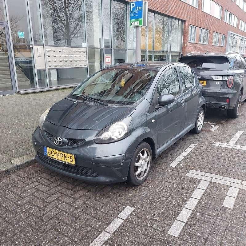 Grijs Gebruikt 2009 Toyota Aygo Hatchback | € 750 (Super prijs) - Afbeelding 1/4