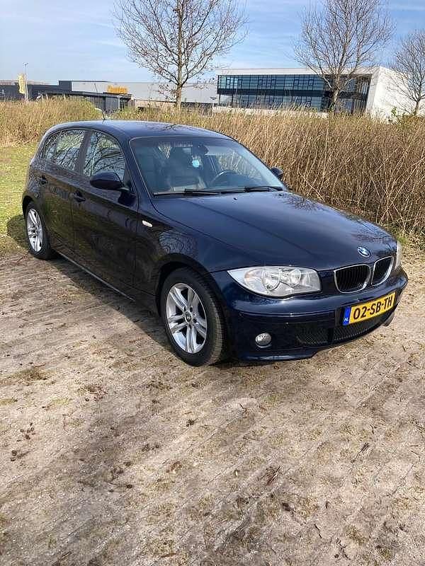 Blauw Gebruikt 2005 BMW 120 Hatchback | € 4.000 (Eerlijke prijs) - Afbeelding 1/4