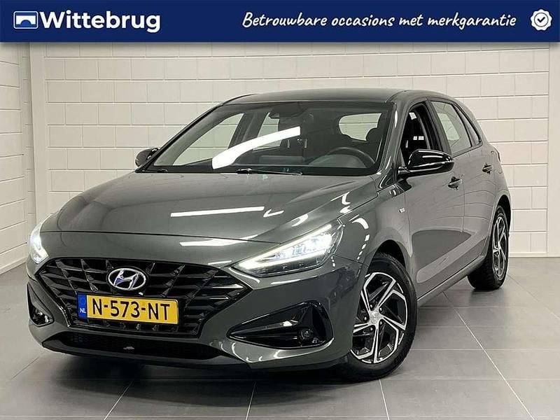Grijs Occasion 2021 Hyundai i30 Comfort Hatchback | € 16.925 (Eerlijke prijs) - Afbeelding 1/3