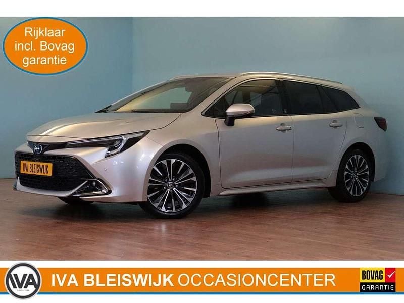 Grijs (metallic) Occasion 2025 Toyota Corolla Team Stationwagen | € 31.899 (Eerlijke prijs) - Afbeelding 1/3