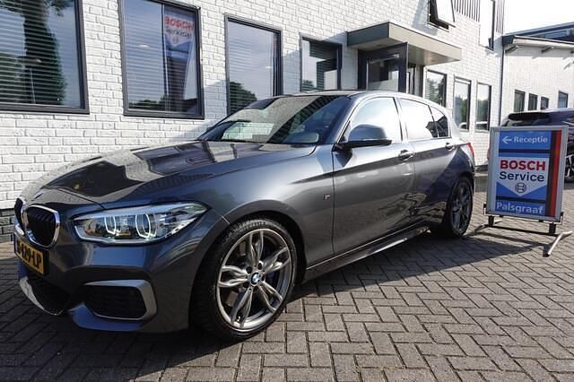Grijs Gebruikt 2016 BMW M140 Efficient Dynamics Hatchback | € 29.950 (Eerlijke prijs) - Afbeelding 1/4
